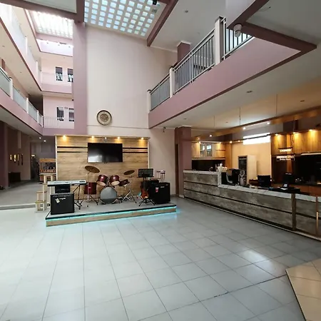 Karana Guesthouse Syariah Bandung & Luang Cafe